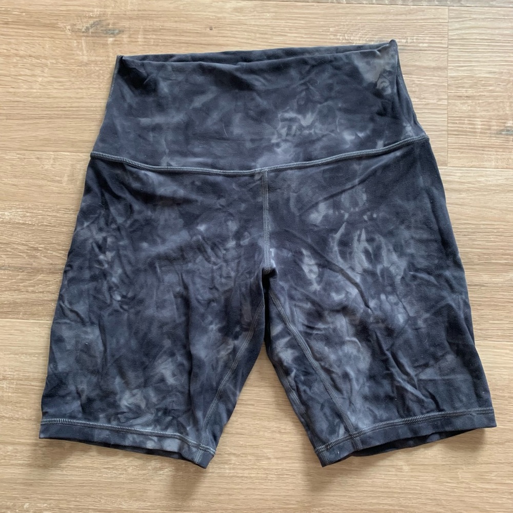 Lululemon Align 8” biker shorts - size 4